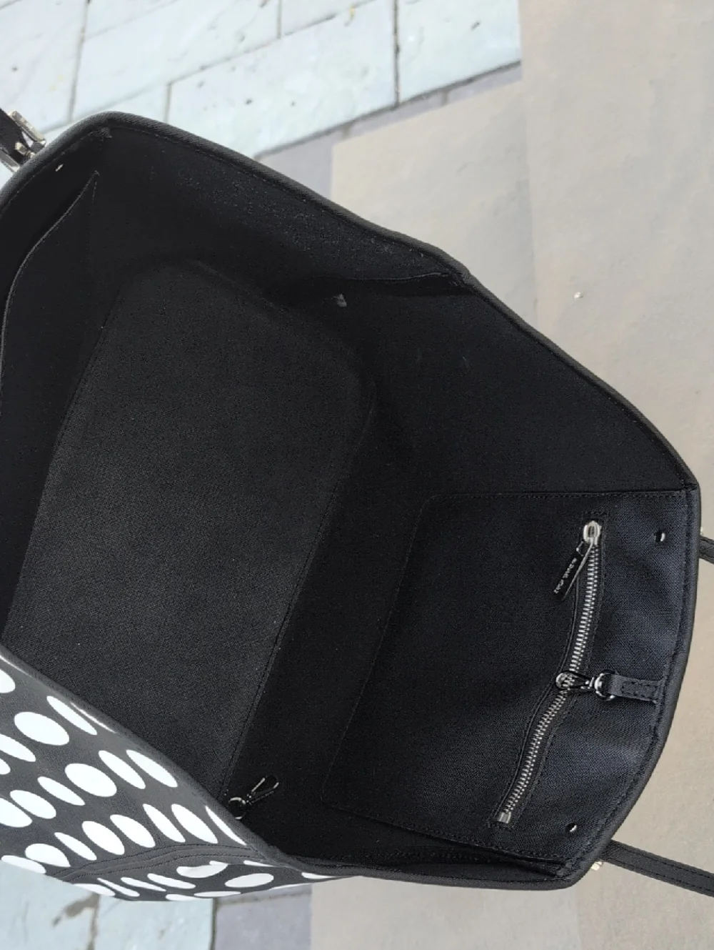 Michael Kors Black And White Polka Dot Large Jet Set Tote. - Picture 6 of 11